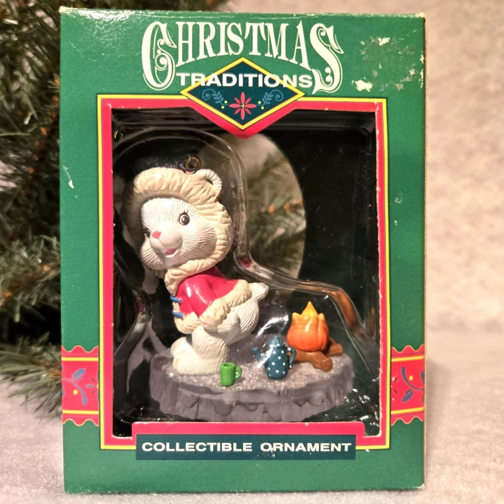 VTG 1993 Lustre Fame Winter Mouse on Ice Campfire Christmas Resin Ornament Boxed